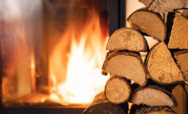 Chauffage au bois : voici les types de bois à éviter absolument pour préserver sa santé