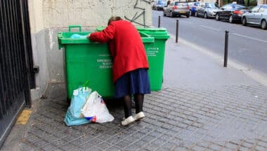 La pauvreté en France s'aggrave : les femmes plus touchées, selon un rapport du SC