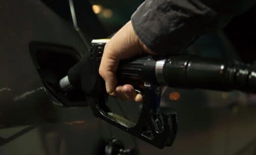 Grand soulagement aux stations-services : les prix des carburants continuent de baisser !