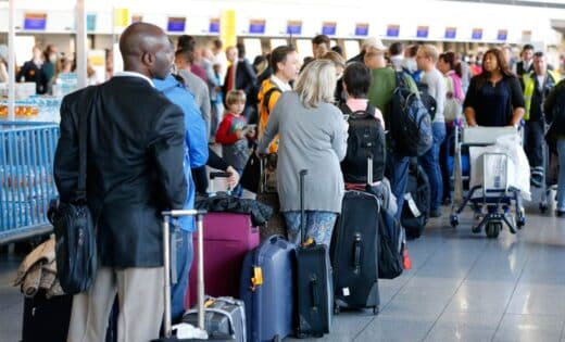 Les aéroports parisiens touchés par une panne informatique : les voyageurs doivent attendre plus longtemps