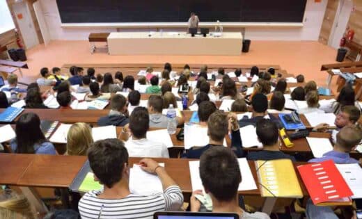 Immigration : combien d'argent rapportent les étudiants étrangers à l'économie française