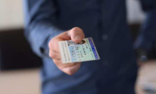 Dans quels pays peuvent les Français voyager avec une carte d'identité en 2024 ?